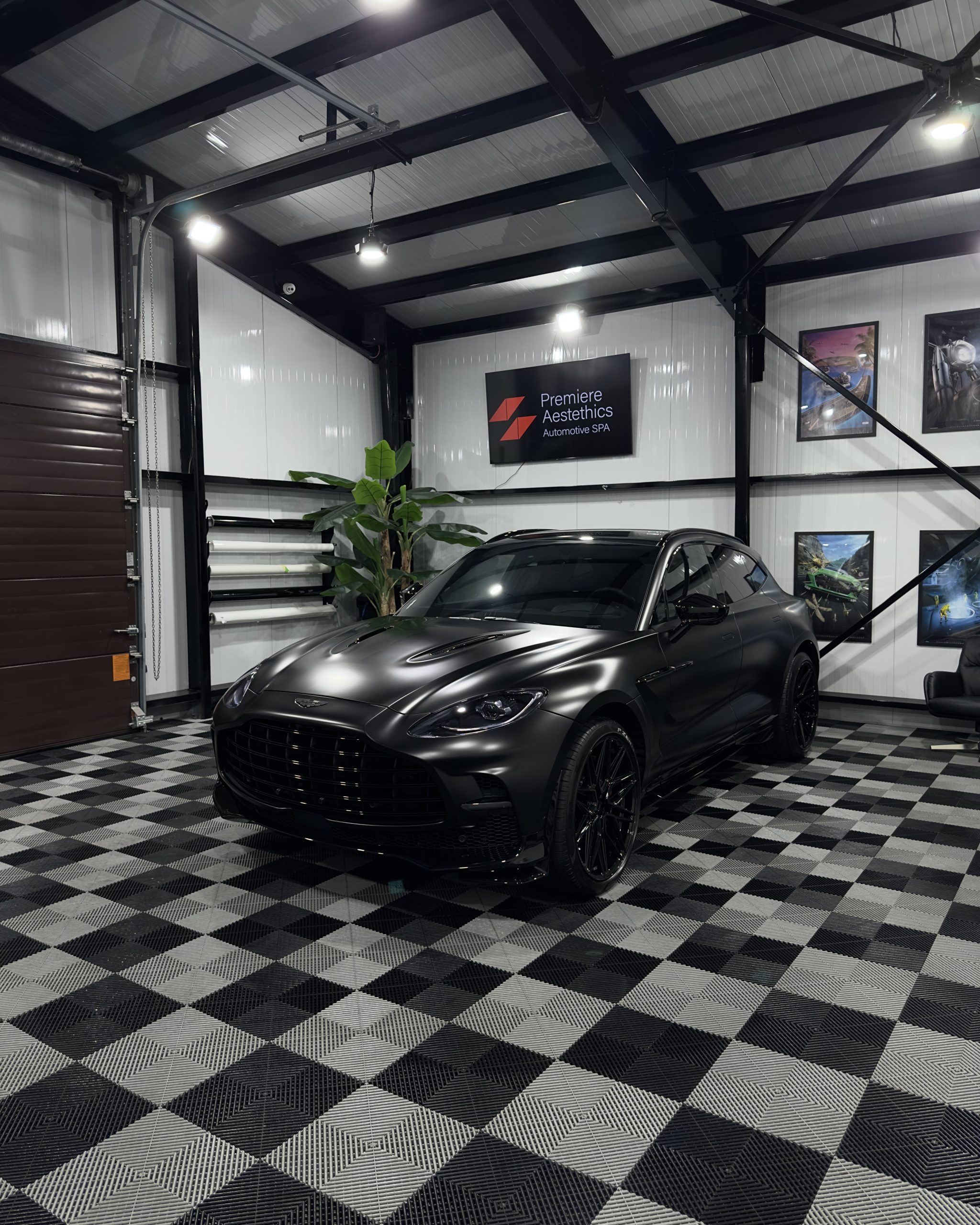 Aston Martin DBX 707